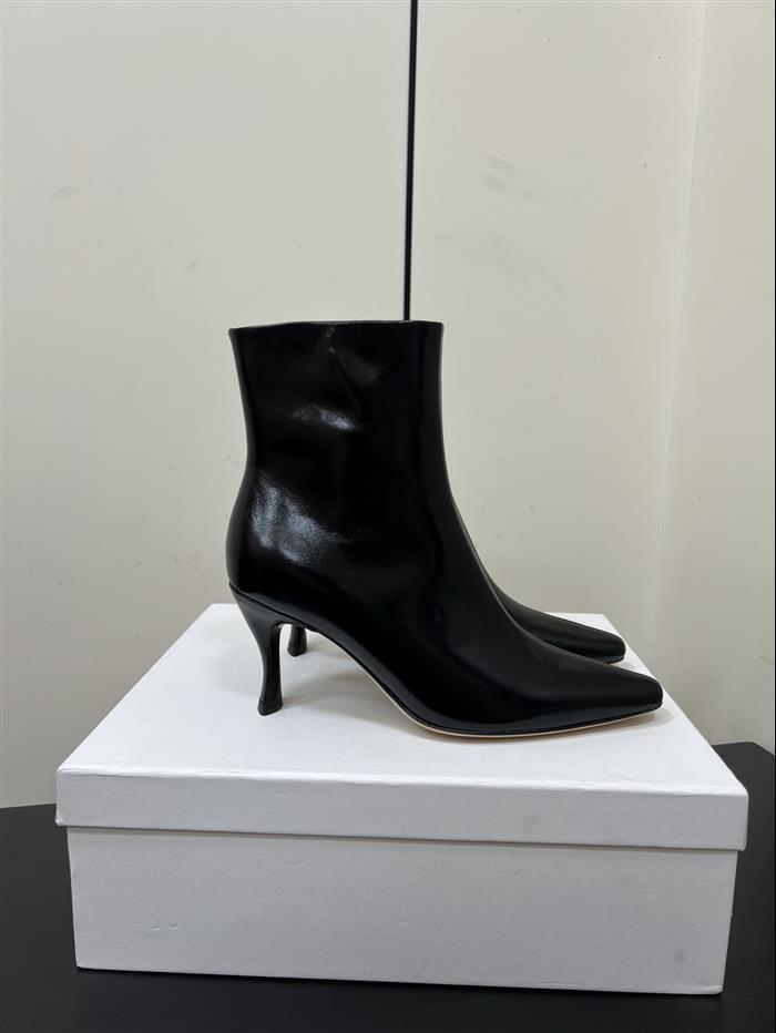 20251128174330995 390